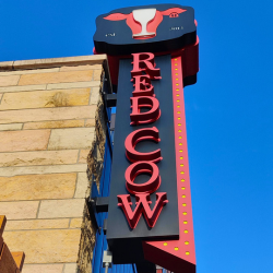 OMG, You Have to Try Red Cow in the North Loop for Lunch! 🍔🍹